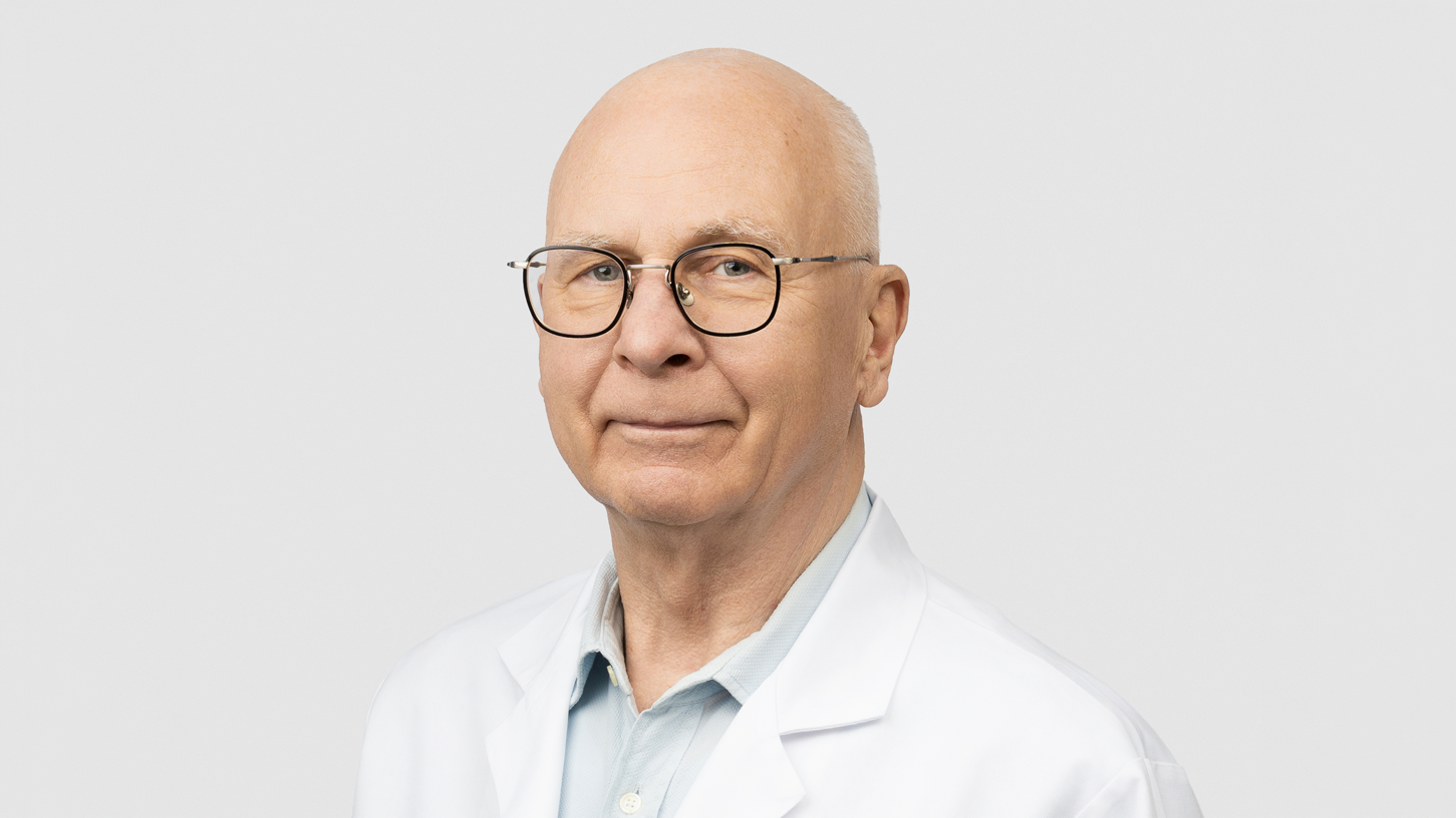 Meet the Surgeon: Professor Narūnas Porvaneckas
