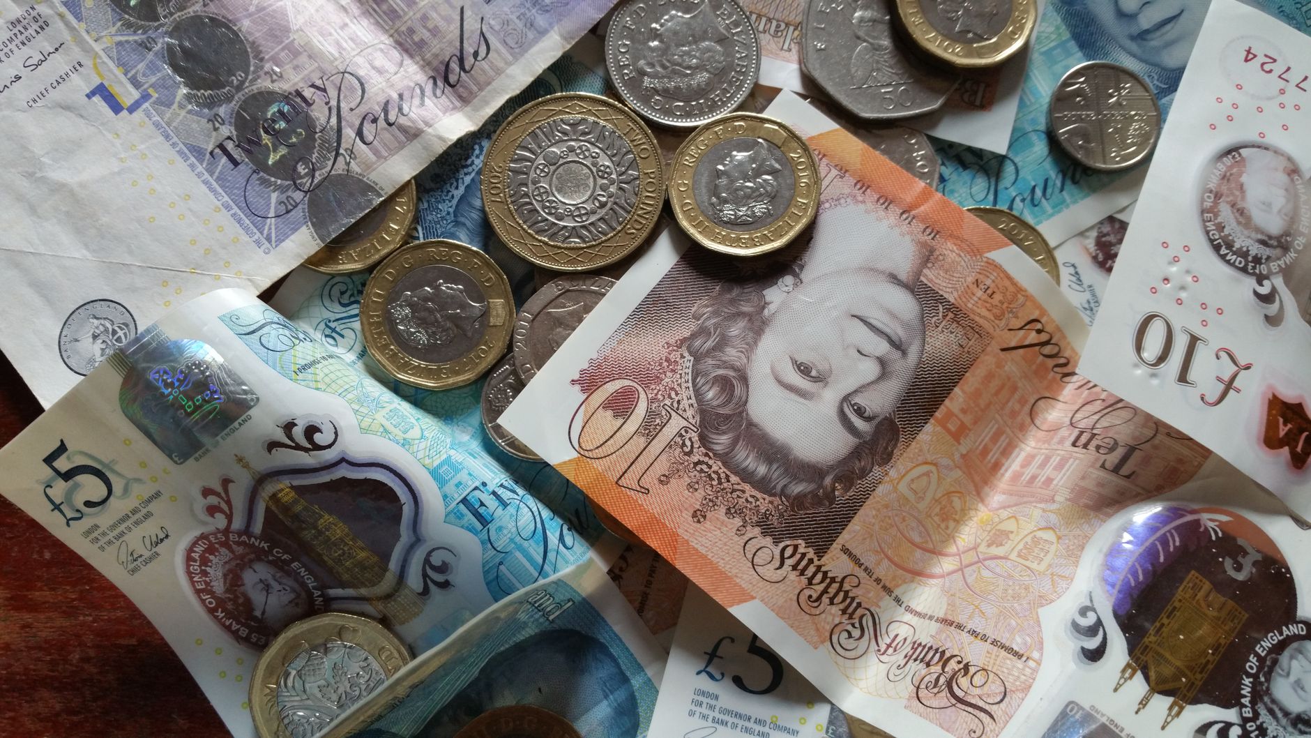 NHS joint surgery waits leave self-employed workers facing £10,000 earnings gap